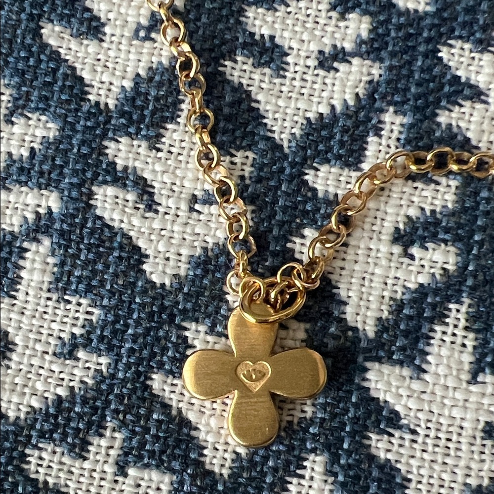 HART Clover Pendant Necklace - Picture 3 of 4